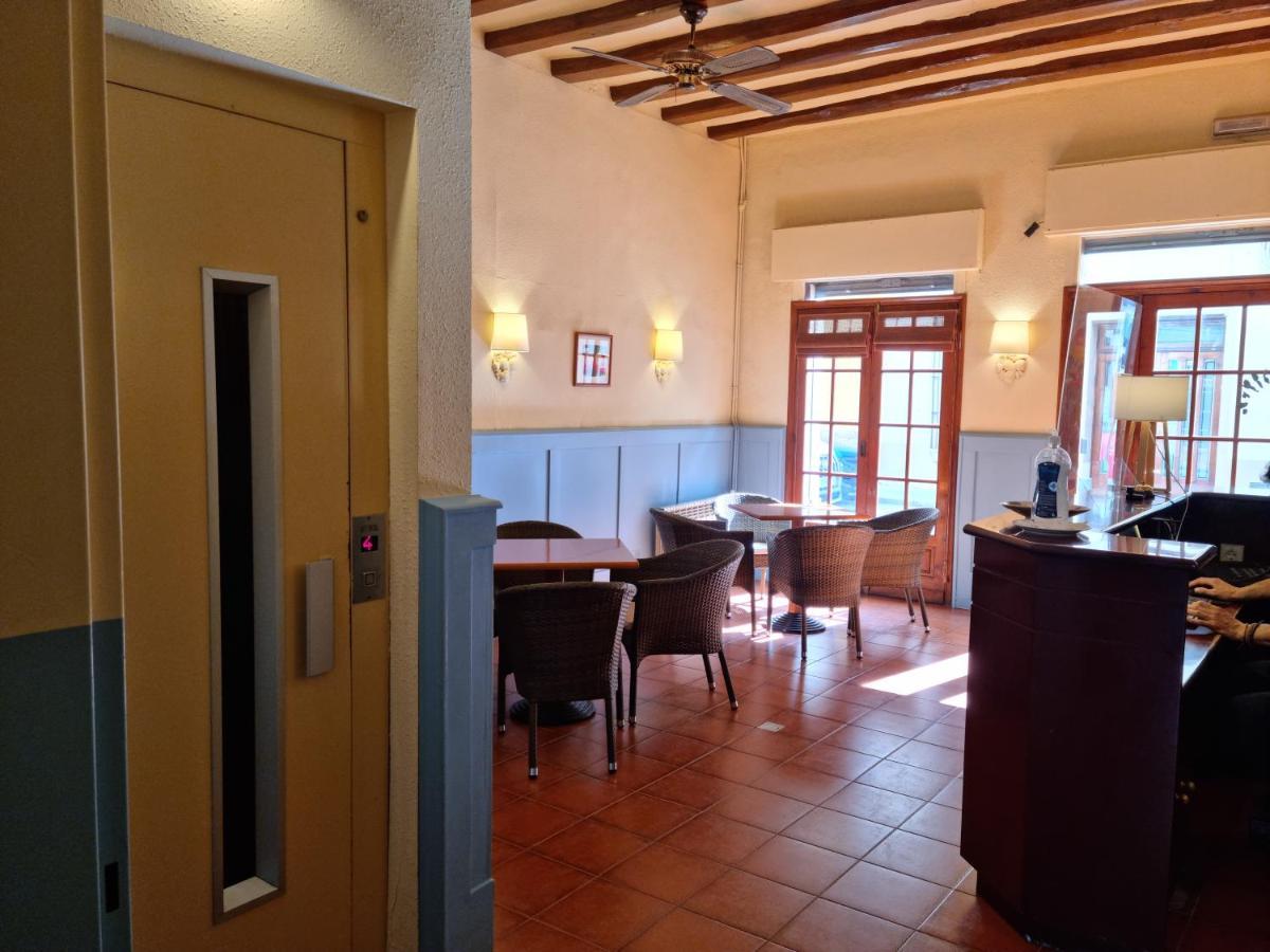Hotel Torino Masnou Bagian luar foto