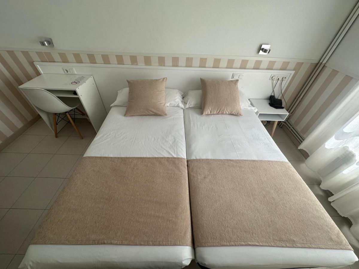 Hotel Torino Masnou Bagian luar foto